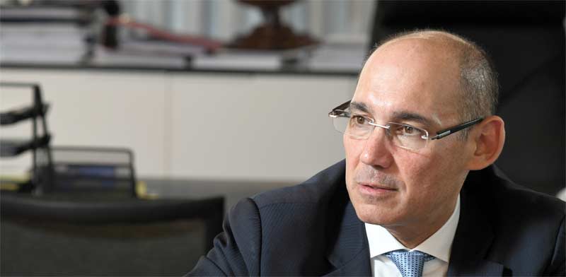 Briefing journalists on monetary policy